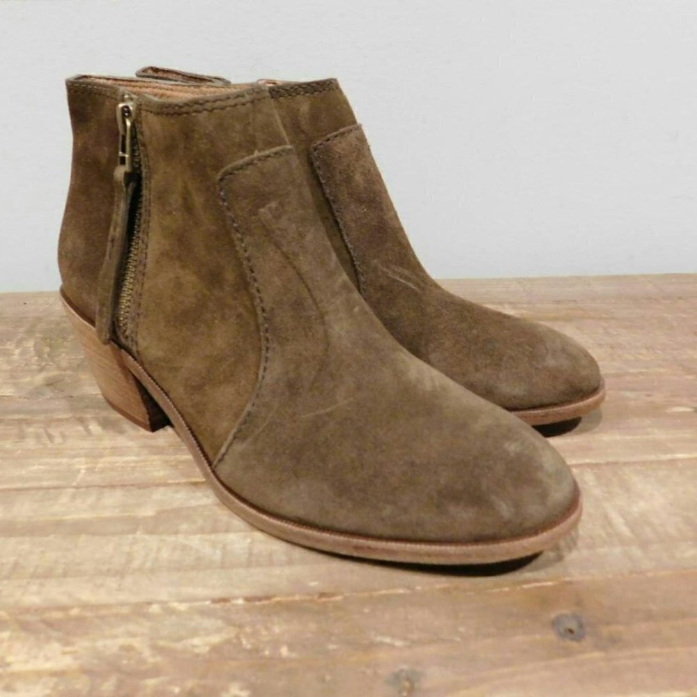 Madewell The Janice Boot in Suede Darkest Olive